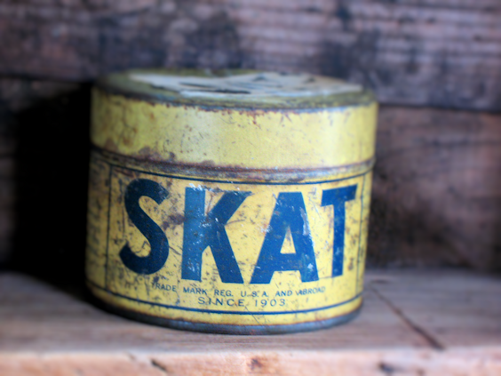 Graphic Skat Tin